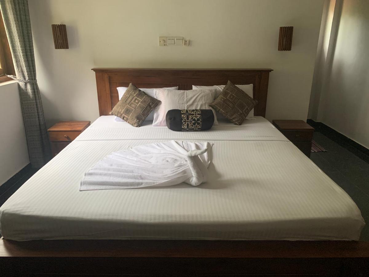 Why Not Mansion Hostel Habaraduwa ภายนอก รูปภาพ